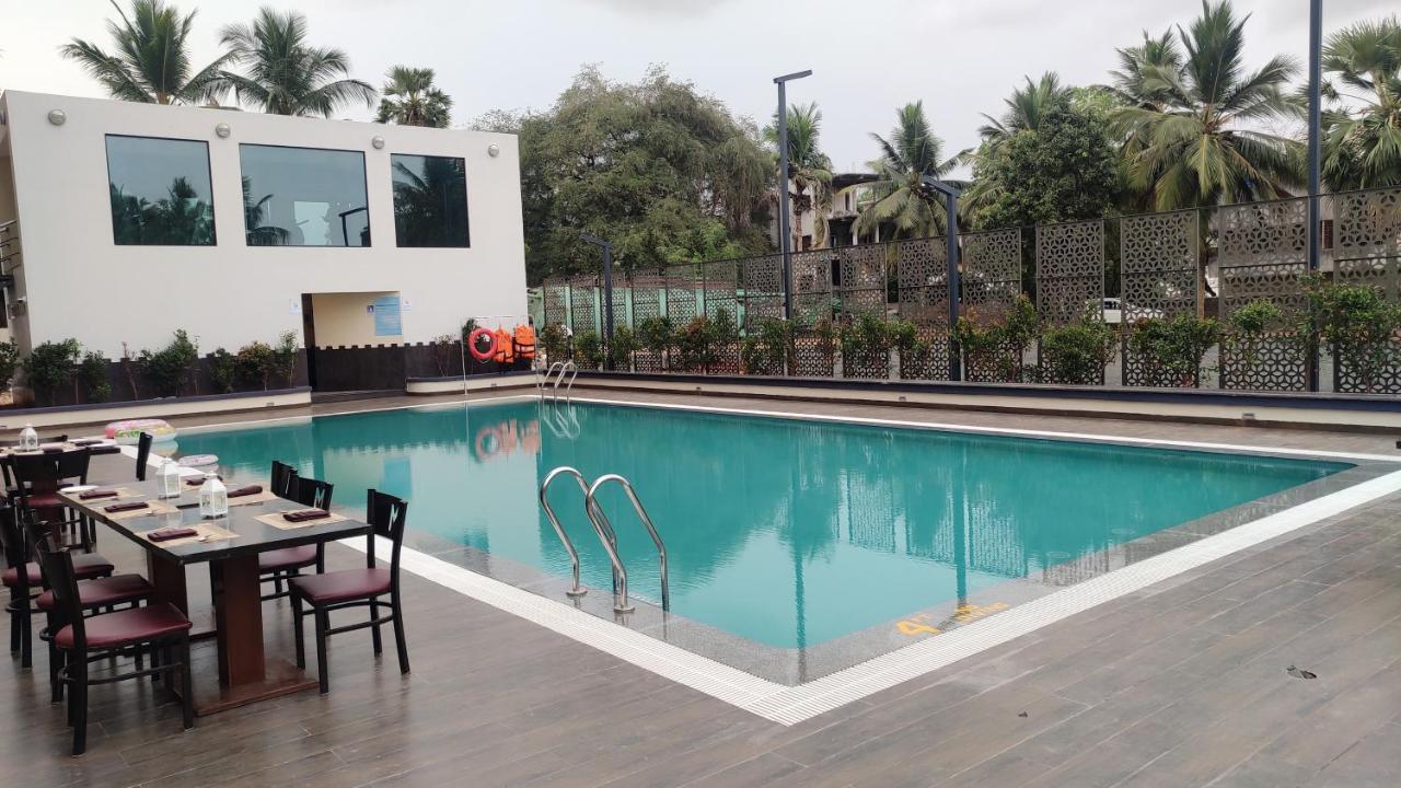 Manjeera Sarovar Premiere Rājahmundry Exterior foto